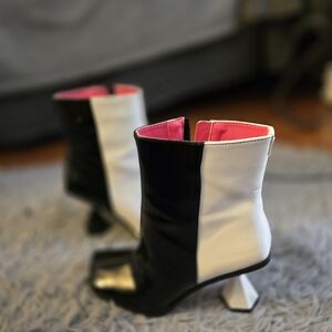 Circus by Sam Edelman Black & White Colorblock Ankle Boots with Pink Lining